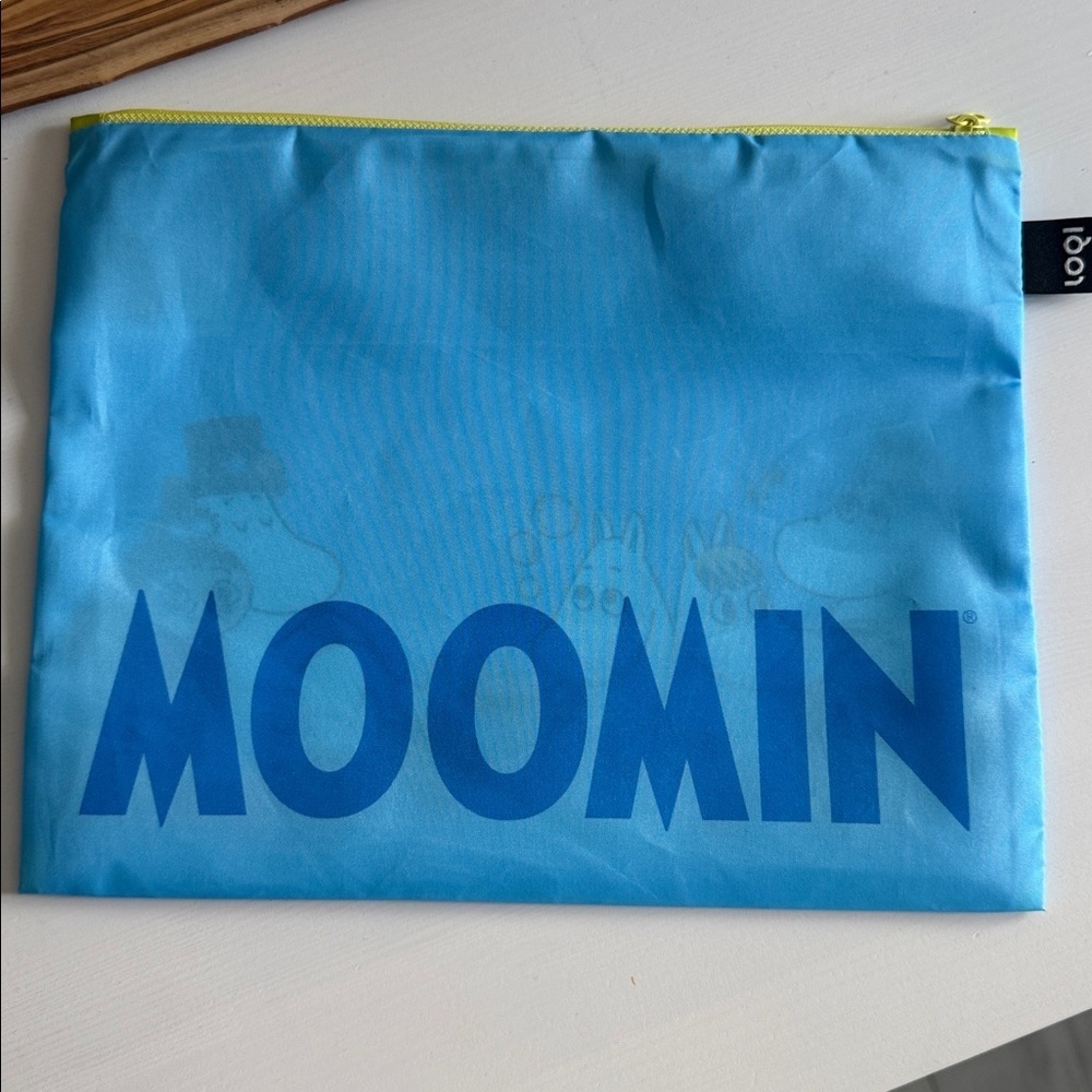Moomin Characters Cosmetic Travel Bag with Yellow Zipper - Picture 2 of 4